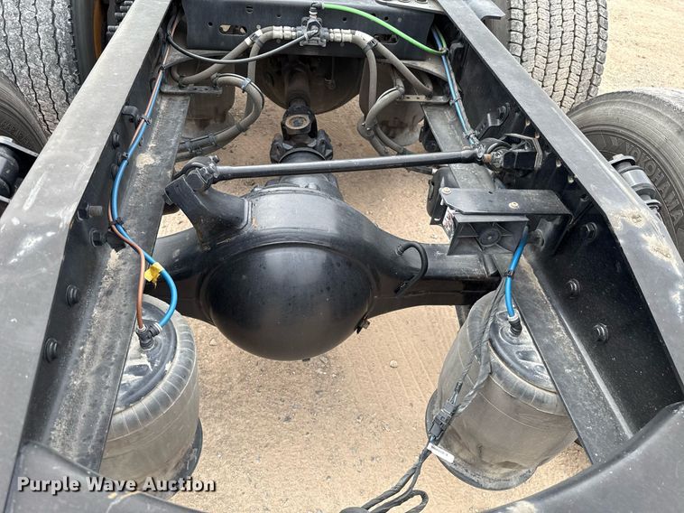 image for item EJ4582 2021 Freightliner Cascadia 126 semi truck