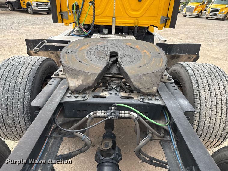 image for item EJ4582 2021 Freightliner Cascadia 126 semi truck