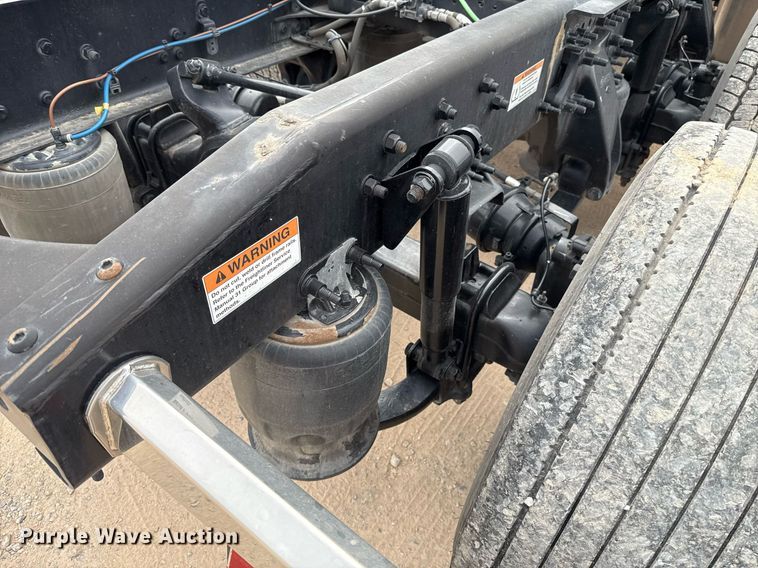 image for item EJ4582 2021 Freightliner Cascadia 126 semi truck