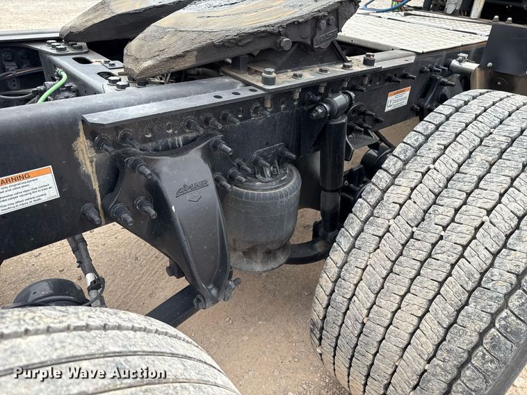 image for item EJ4582 2021 Freightliner Cascadia 126 semi truck