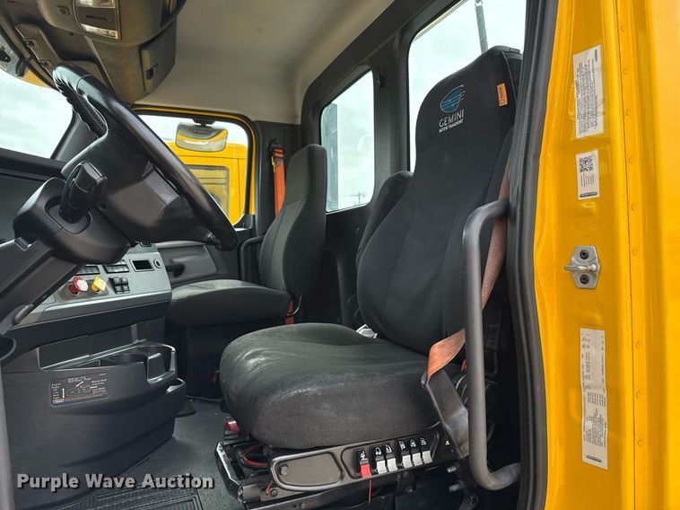 image for item EJ4582 2021 Freightliner Cascadia 126 semi truck