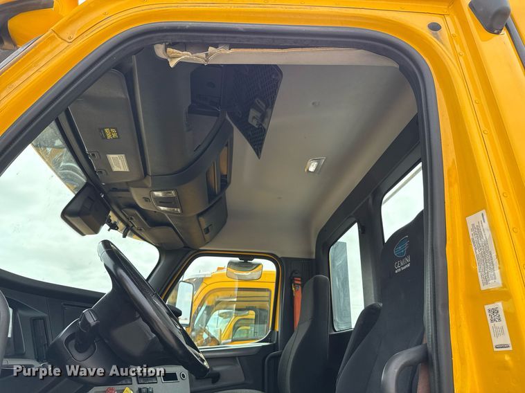 image for item EJ4582 2021 Freightliner Cascadia 126 semi truck