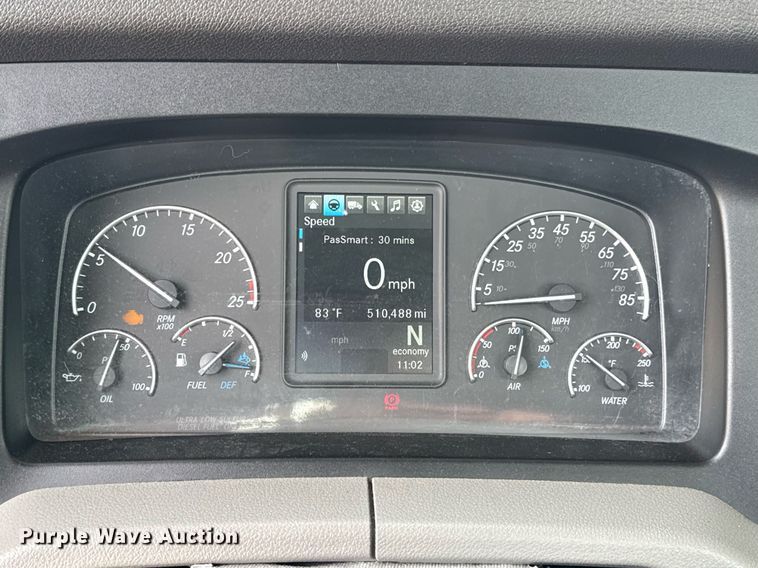 image for item EJ4582 2021 Freightliner Cascadia 126 semi truck