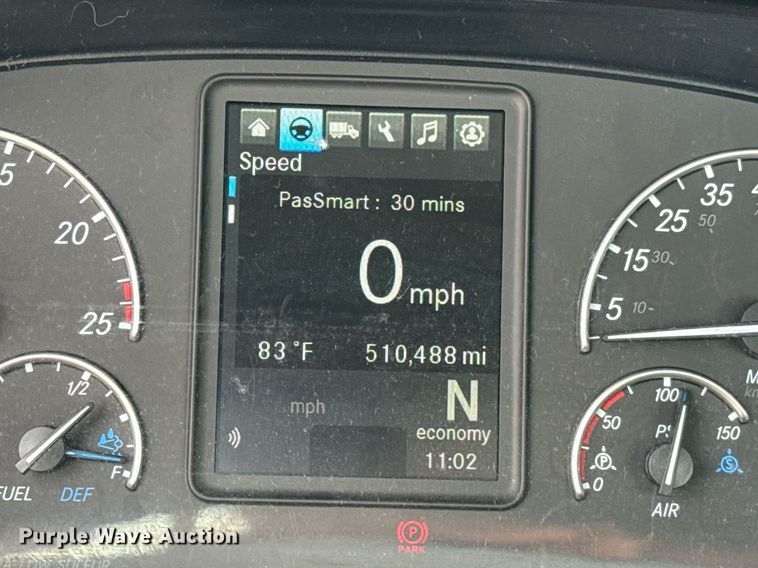 image for item EJ4582 2021 Freightliner Cascadia 126 semi truck