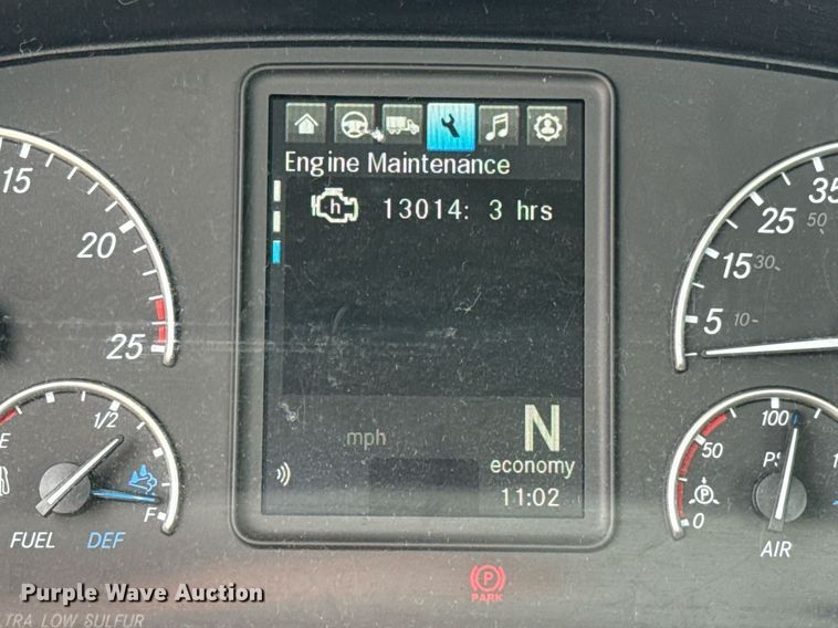 image for item EJ4582 2021 Freightliner Cascadia 126 semi truck