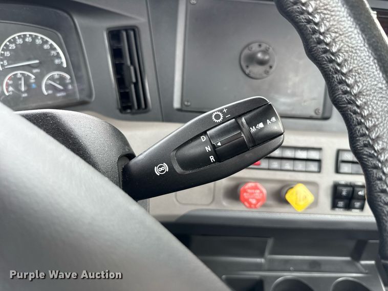 image for item EJ4582 2021 Freightliner Cascadia 126 semi truck