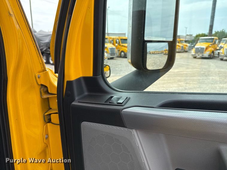 image for item EJ4582 2021 Freightliner Cascadia 126 semi truck