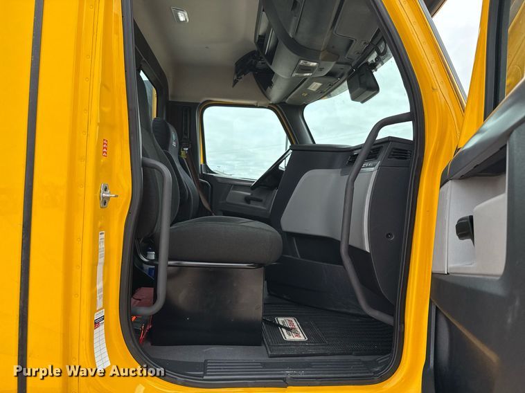 image for item EJ4582 2021 Freightliner Cascadia 126 semi truck