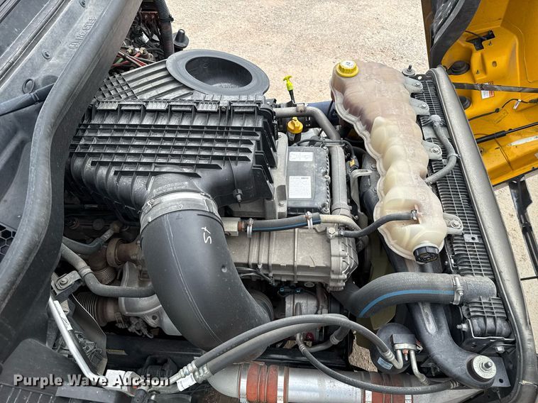 image for item EJ4582 2021 Freightliner Cascadia 126 semi truck