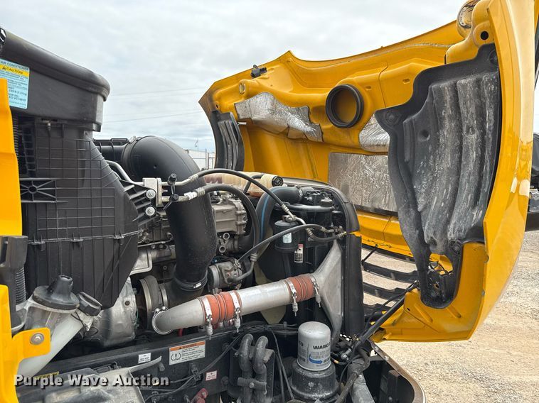 image for item EJ4582 2021 Freightliner Cascadia 126 semi truck