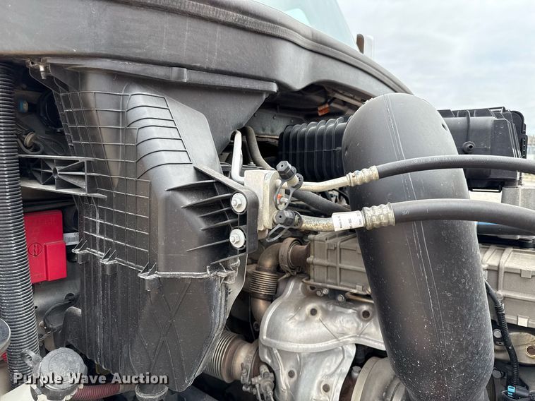 image for item EJ4582 2021 Freightliner Cascadia 126 semi truck