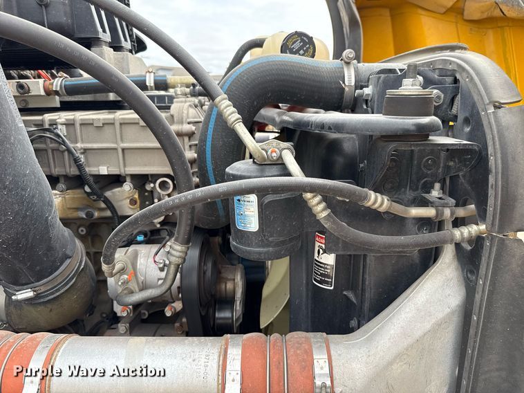 image for item EJ4582 2021 Freightliner Cascadia 126 semi truck