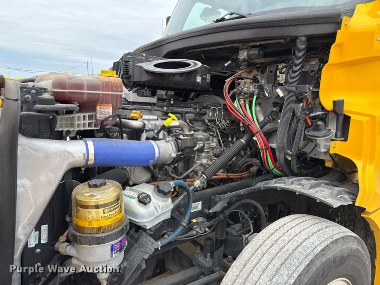 image for item EJ4582 2021 Freightliner Cascadia 126 semi truck