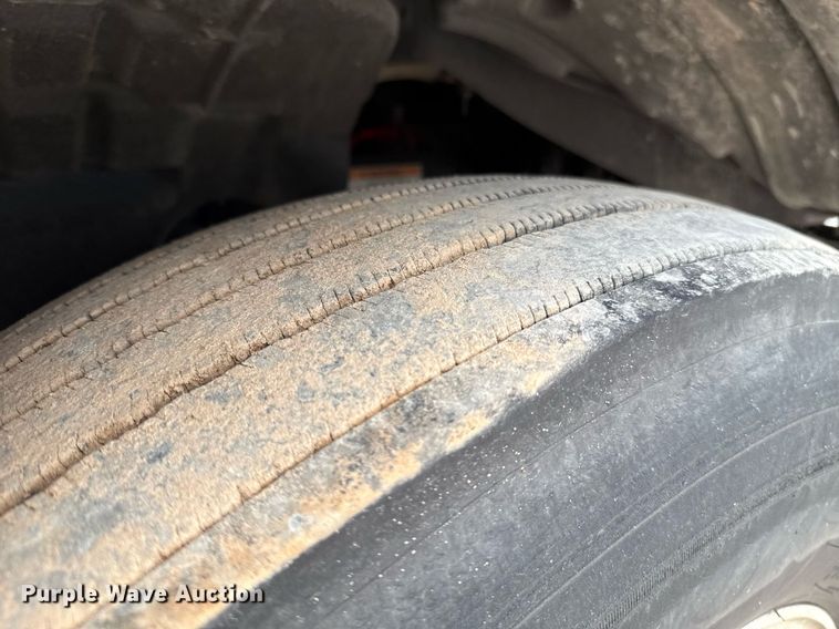 image for item EJ4582 2021 Freightliner Cascadia 126 semi truck