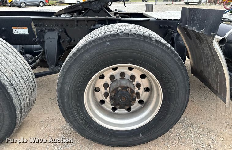 image for item EJ4582 2021 Freightliner Cascadia 126 semi truck