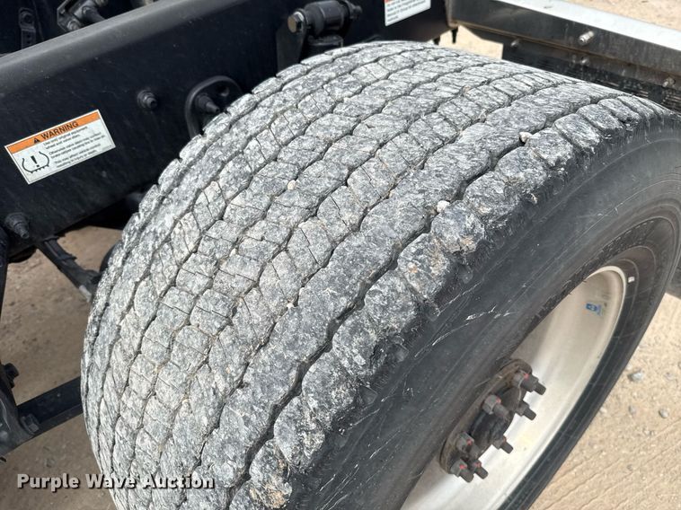 image for item EJ4582 2021 Freightliner Cascadia 126 semi truck