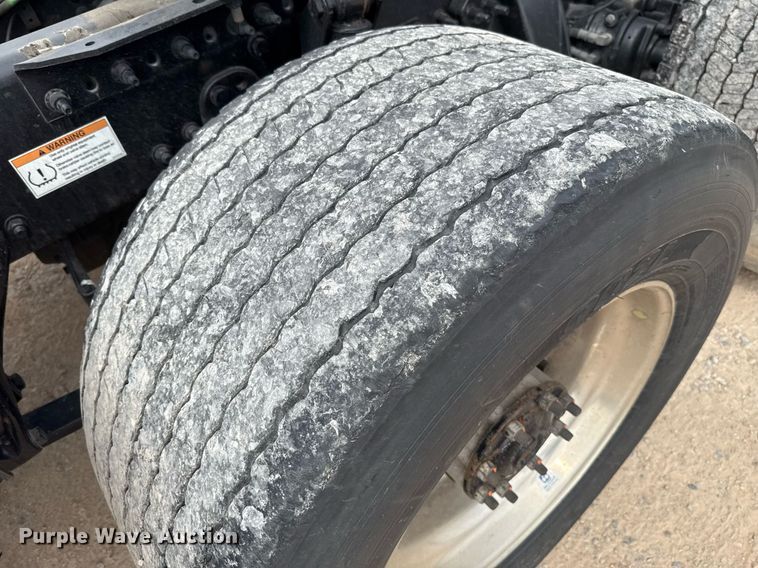 image for item EJ4582 2021 Freightliner Cascadia 126 semi truck