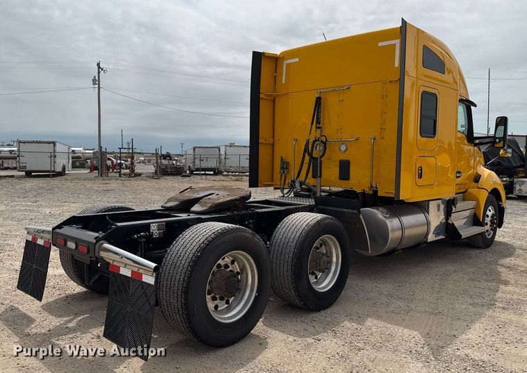image for item EJ4583 2022 Kenworth T680 semi truck
