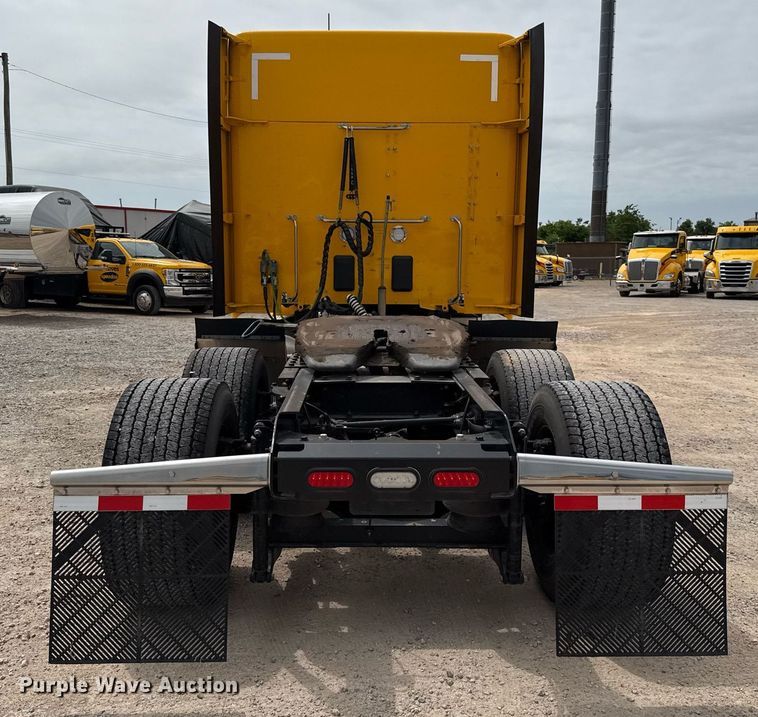image for item EJ4583 2022 Kenworth T680 semi truck
