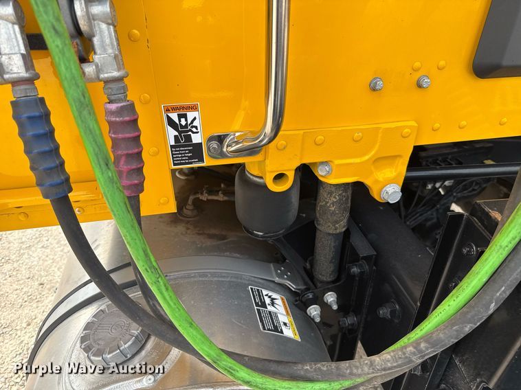 image for item EJ4583 2022 Kenworth T680 semi truck