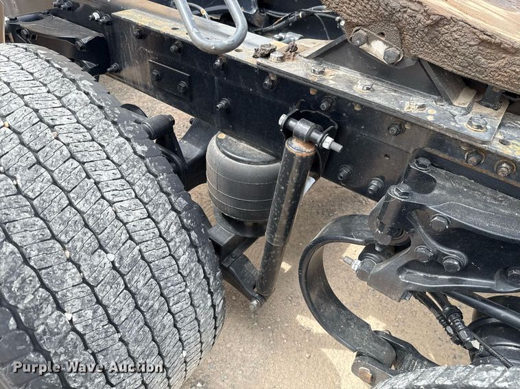 image for item EJ4583 2022 Kenworth T680 semi truck