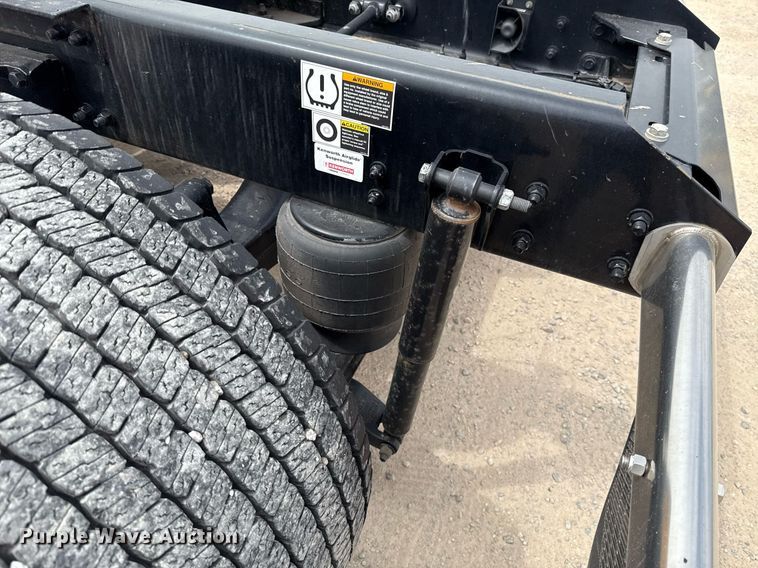 image for item EJ4583 2022 Kenworth T680 semi truck