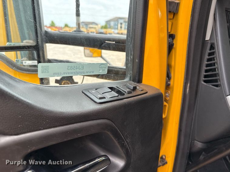 image for item EJ4583 2022 Kenworth T680 semi truck