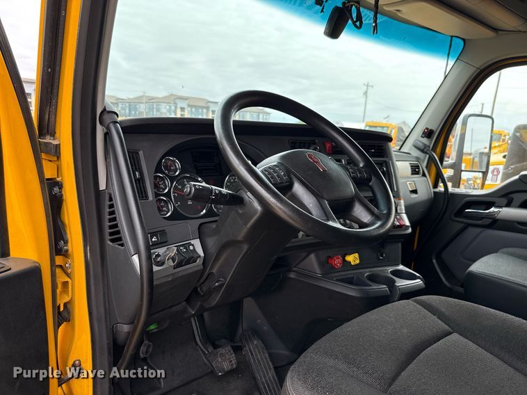image for item EJ4583 2022 Kenworth T680 semi truck