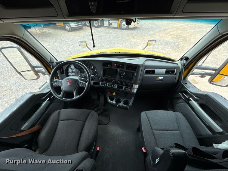 image for item EJ4583 2022 Kenworth T680 semi truck