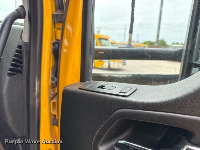 image for item EJ4583 2022 Kenworth T680 semi truck