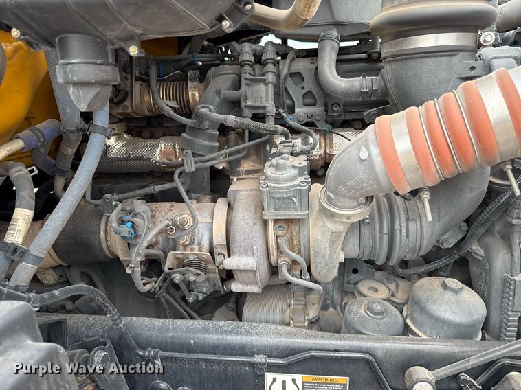 image for item EJ4583 2022 Kenworth T680 semi truck