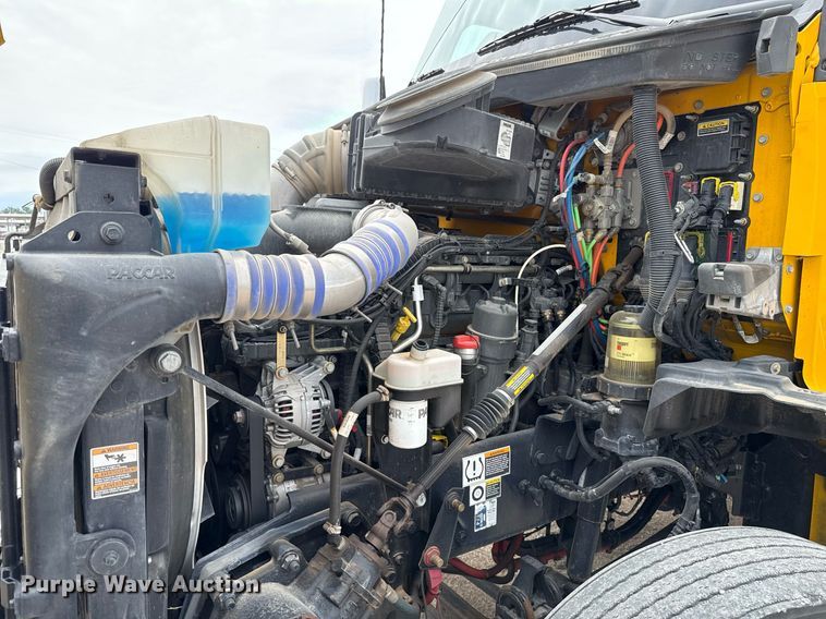 image for item EJ4583 2022 Kenworth T680 semi truck