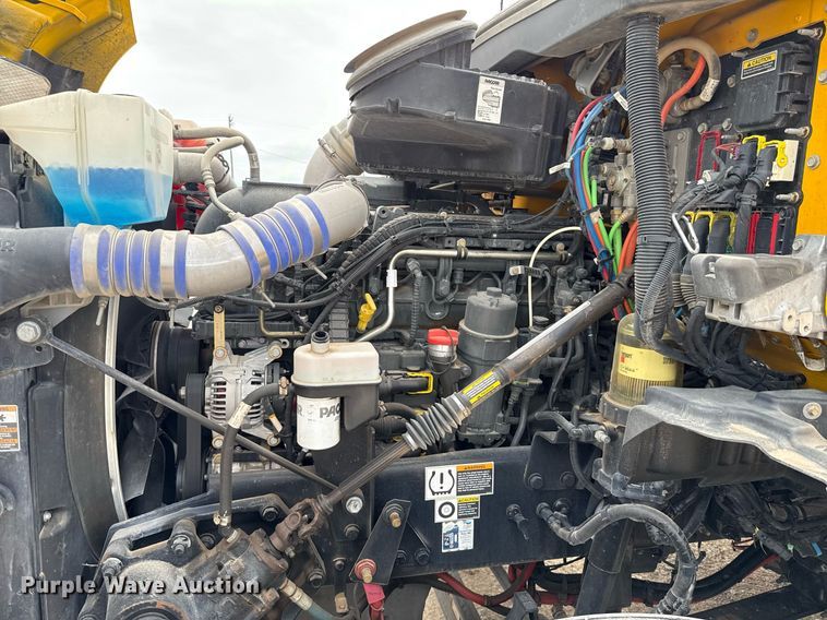 image for item EJ4583 2022 Kenworth T680 semi truck