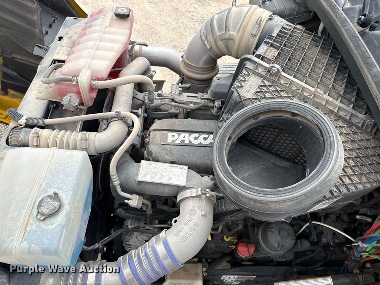 image for item EJ4583 2022 Kenworth T680 semi truck