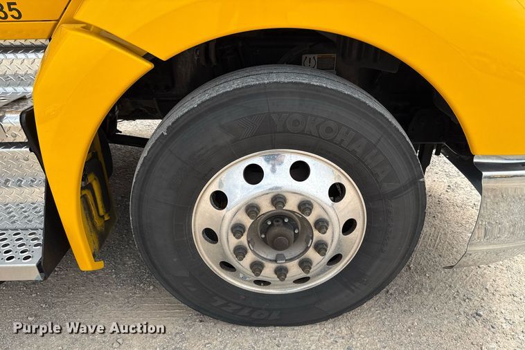 image for item EJ4583 2022 Kenworth T680 semi truck