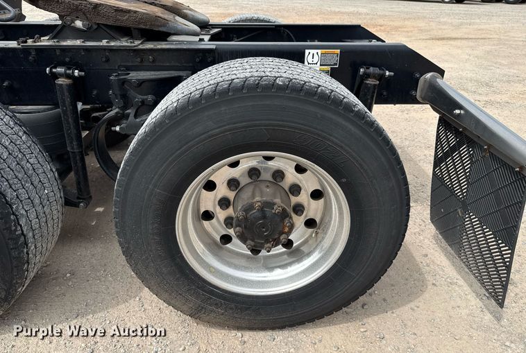 image for item EJ4583 2022 Kenworth T680 semi truck