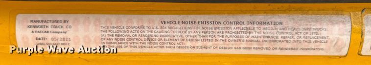 image for item EJ4583 2022 Kenworth T680 semi truck