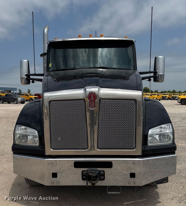 image for item EJ4584 2020 Kenworth T880 semi truck
