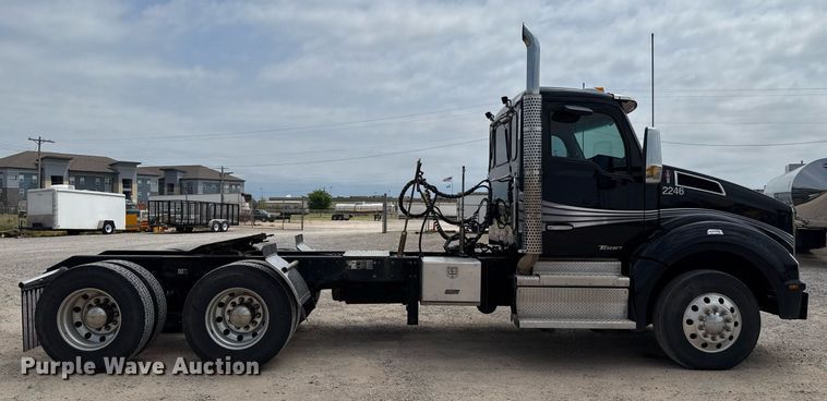 image for item EJ4584 2020 Kenworth T880 semi truck
