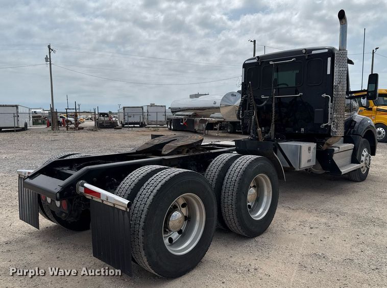 image for item EJ4584 2020 Kenworth T880 semi truck