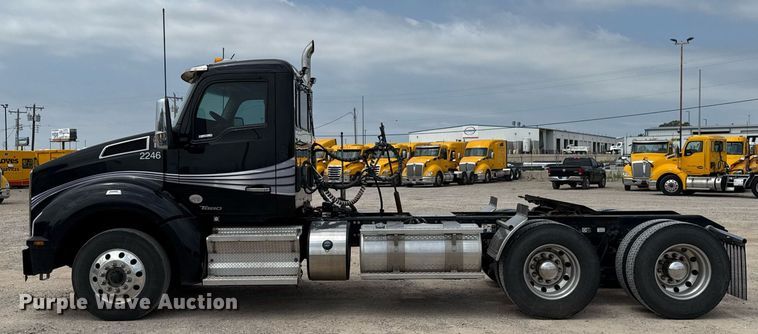 image for item EJ4584 2020 Kenworth T880 semi truck