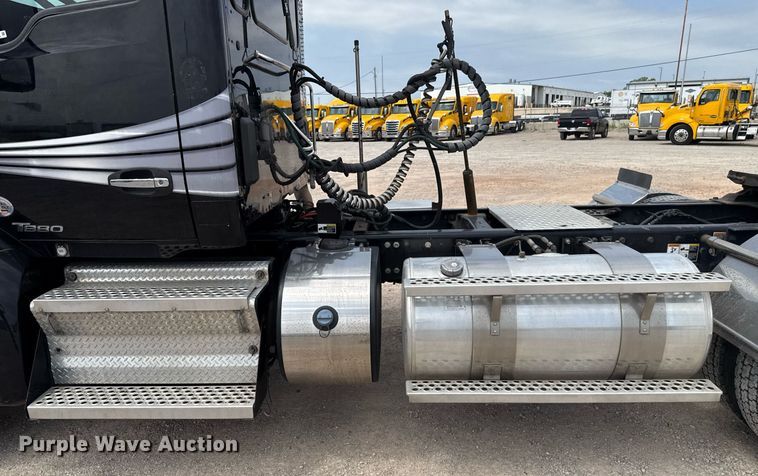 image for item EJ4584 2020 Kenworth T880 semi truck