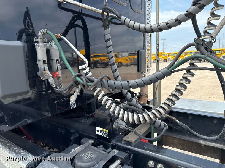 image for item EJ4584 2020 Kenworth T880 semi truck