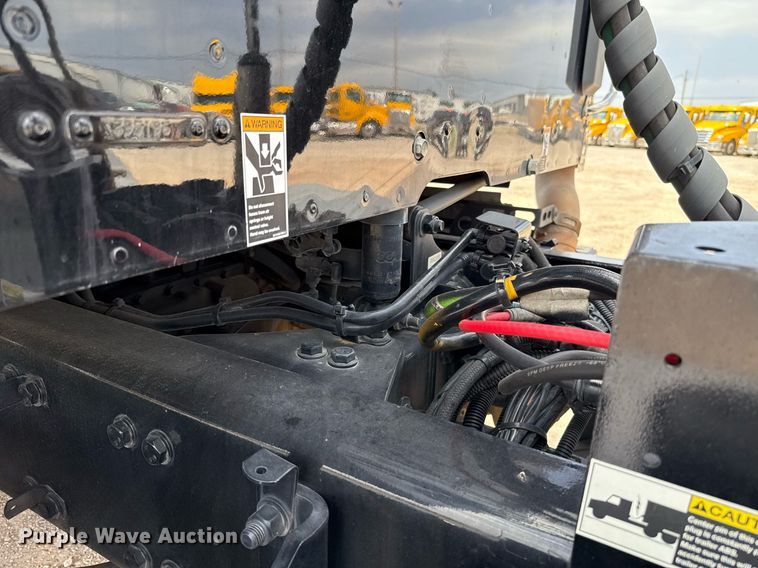 image for item EJ4584 2020 Kenworth T880 semi truck