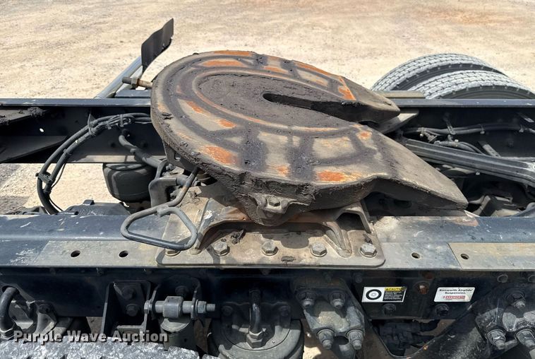 image for item EJ4584 2020 Kenworth T880 semi truck