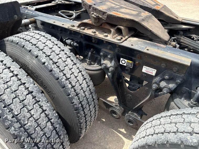 image for item EJ4584 2020 Kenworth T880 semi truck