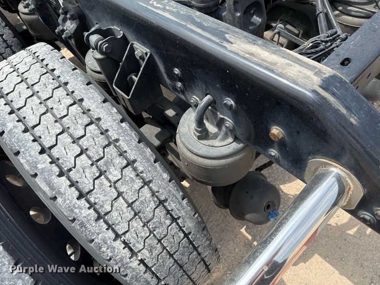 image for item EJ4584 2020 Kenworth T880 semi truck