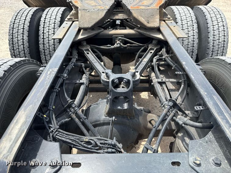 image for item EJ4584 2020 Kenworth T880 semi truck