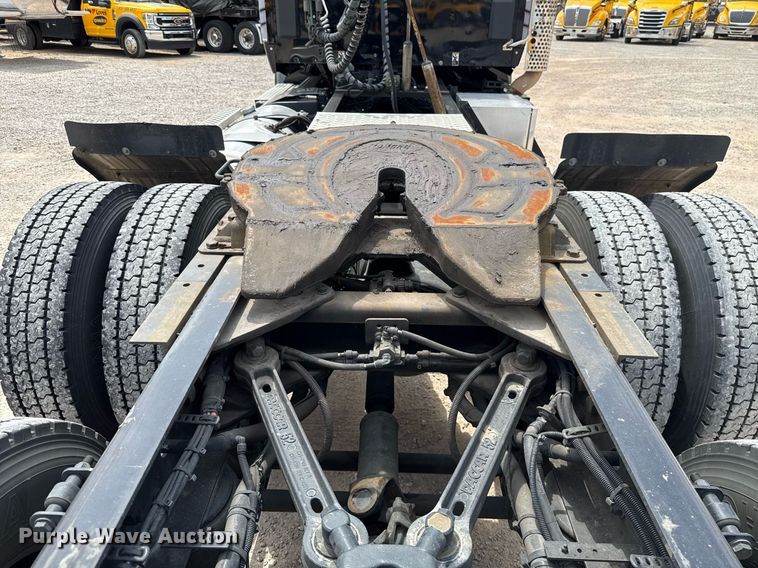 image for item EJ4584 2020 Kenworth T880 semi truck
