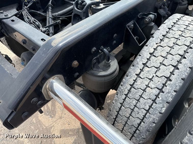 image for item EJ4584 2020 Kenworth T880 semi truck